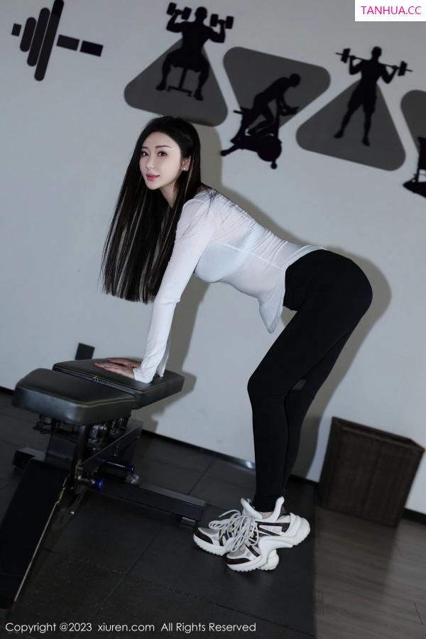   [XiuRen]高清写真图 2023.11.23 No.7705 田兮白 运动美腿第16张图片